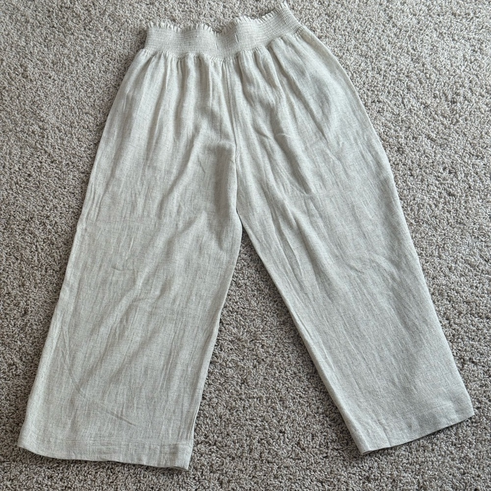 Women’s Tan Wide Leg Pants. Size M. New never worn. Pockets. 80%Rayon/20% Linen.